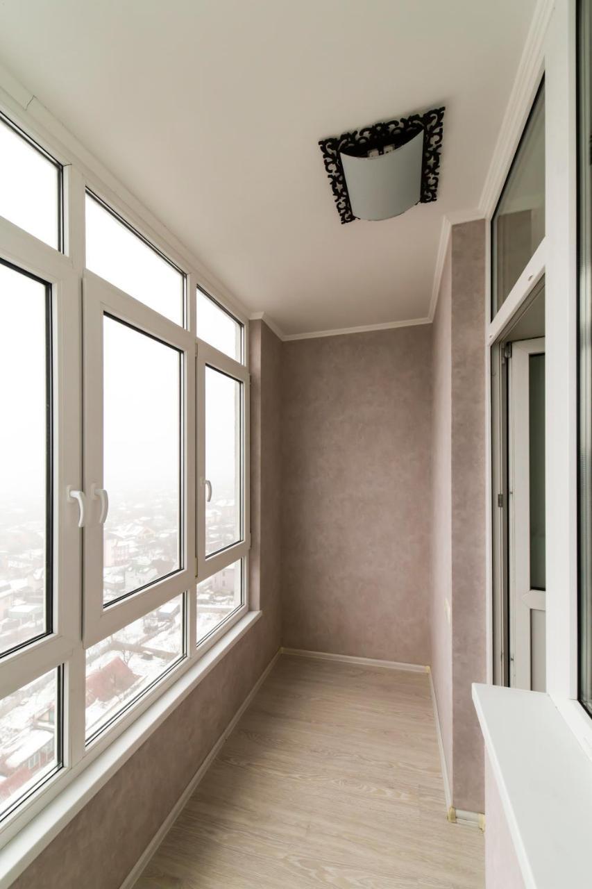Studio Apartment On Bazhana Kyiv Exterior foto